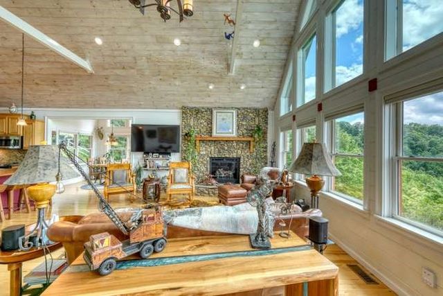 628 Madison Lane, Brasstown, NC 28902