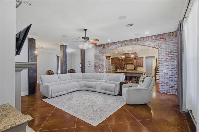 829 Inwood Forest Boulevard, Sulphur, LA 70665