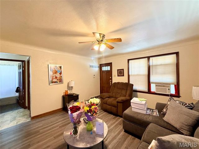 7506 W Florissant Avenue, St Louis, MO 63136