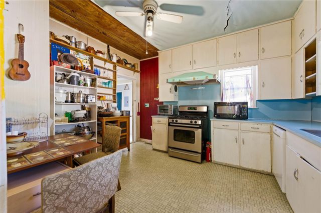 242 S Sycamore Ave, New Braunfels, TX 78130