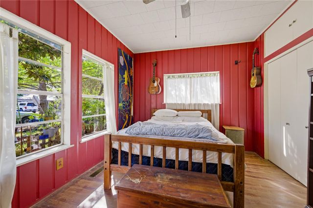 242 S Sycamore Ave, New Braunfels, TX 78130
