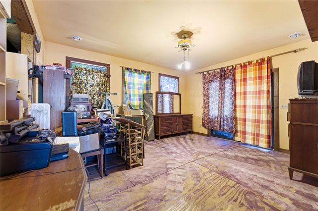242 S Sycamore Ave, New Braunfels, TX 78130