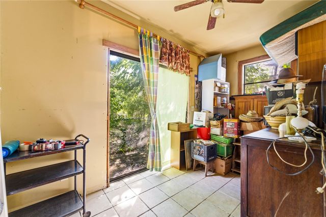 242 S Sycamore Ave, New Braunfels, TX 78130