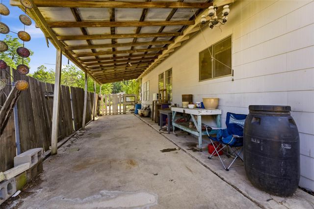 242 S Sycamore Ave, New Braunfels, TX 78130