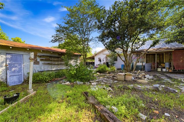 242 S Sycamore Ave, New Braunfels, TX 78130