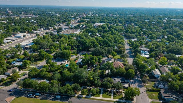 242 S Sycamore Ave, New Braunfels, TX 78130