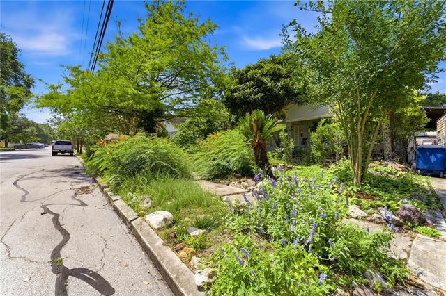 242 S Sycamore Ave, New Braunfels, TX 78130