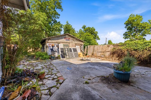 242 S Sycamore Ave, New Braunfels, TX 78130