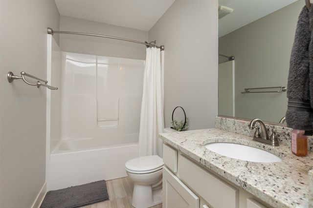 2909 SW Country Lane, Ankeny, IA 50023