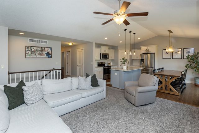 2909 SW Country Lane, Ankeny, IA 50023