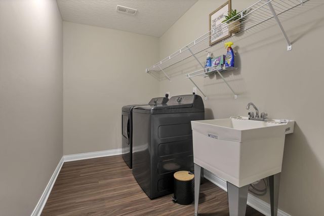 793 Francis Drive, Heath, OH 43056