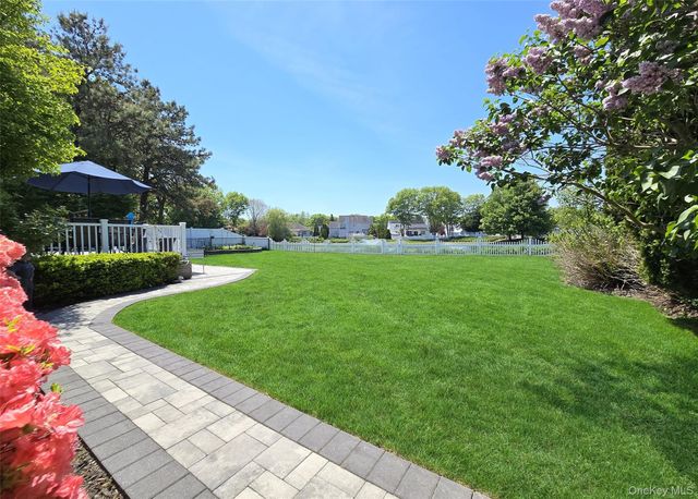 12 Laurel Lane, Holtsville, NY 11742