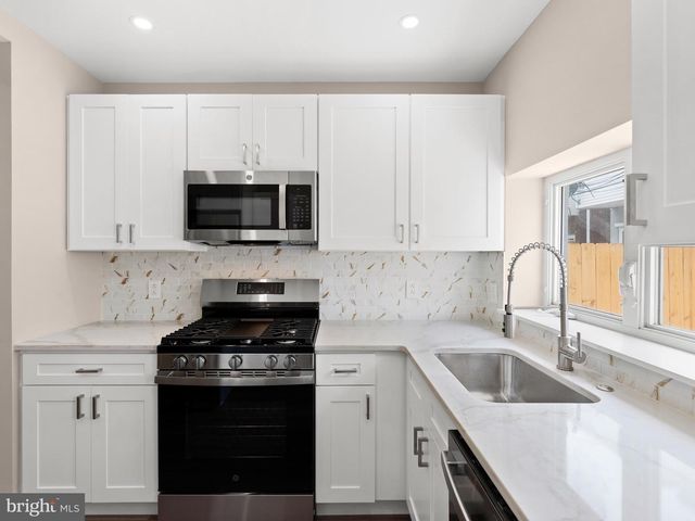 2428 S SARTAIN ST, Philadelphia, PA 19148