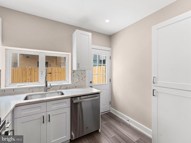 2428 S SARTAIN ST, Philadelphia, PA 19148