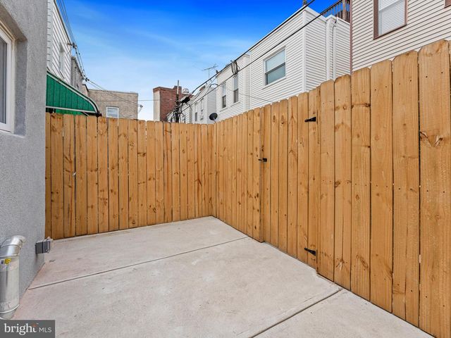 2428 S SARTAIN ST, Philadelphia, PA 19148