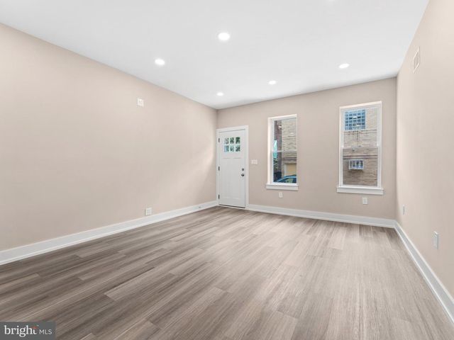 2428 S SARTAIN ST, Philadelphia, PA 19148