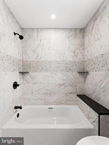 2428 S SARTAIN ST, Philadelphia, PA 19148