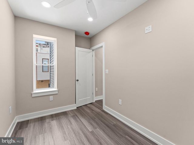 2428 S SARTAIN ST, Philadelphia, PA 19148