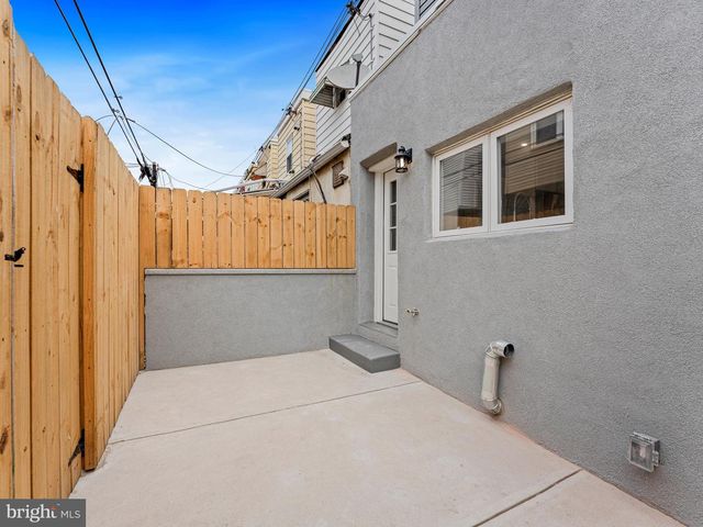 2428 S SARTAIN ST, Philadelphia, PA 19148