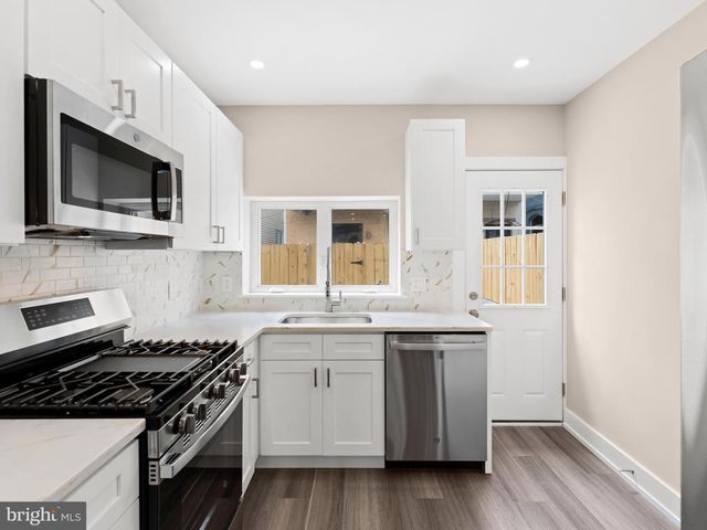 2428 S SARTAIN ST, Philadelphia, PA 19148