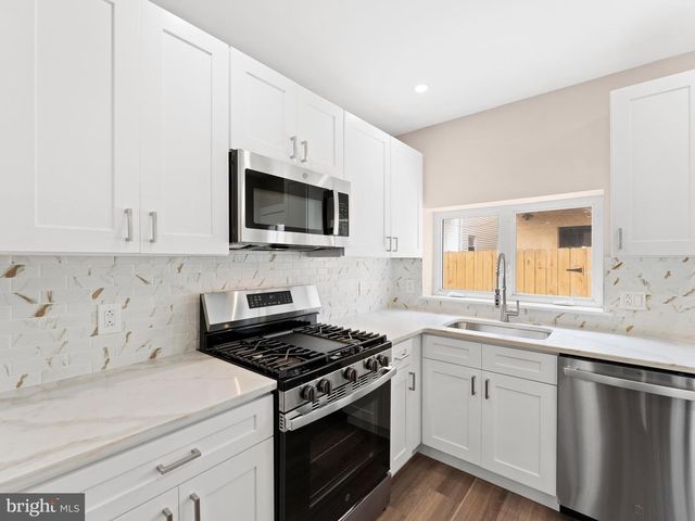 2428 S SARTAIN ST, Philadelphia, PA 19148