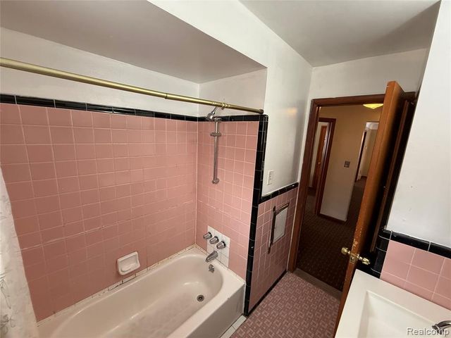 21057 Cunningham Avenue, Warren, MI 48091