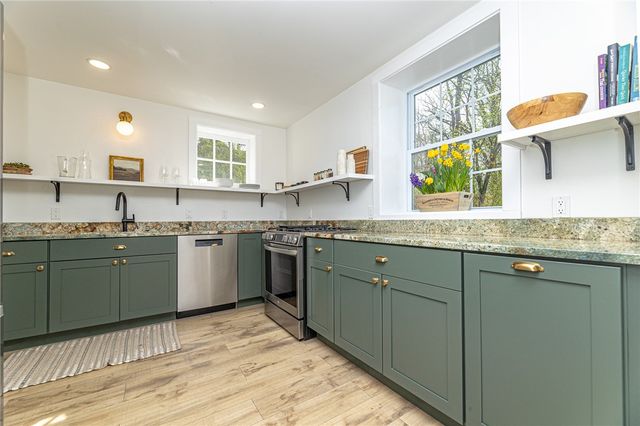 4978 South Pioneer Rd, Hampton, PA 15044