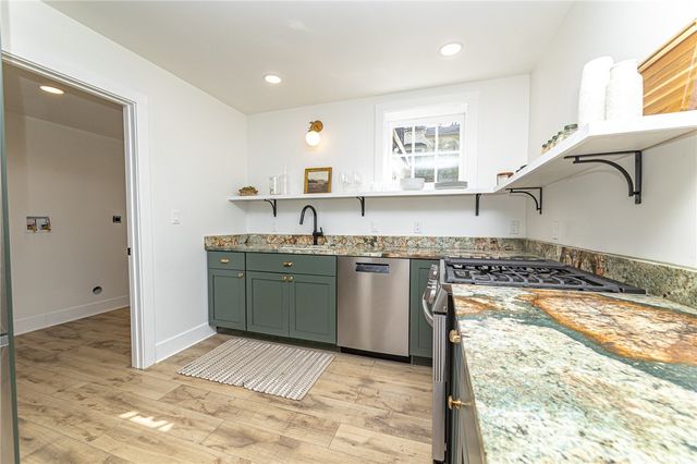 4978 South Pioneer Rd, Hampton, PA 15044