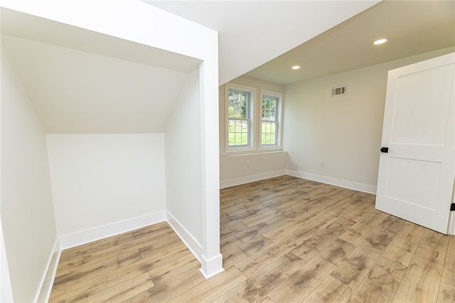 4978 South Pioneer Rd, Hampton, PA 15044