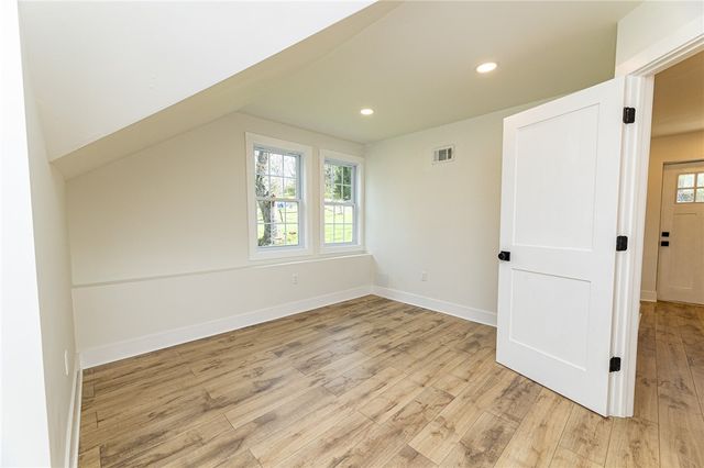 4978 South Pioneer Rd, Hampton, PA 15044