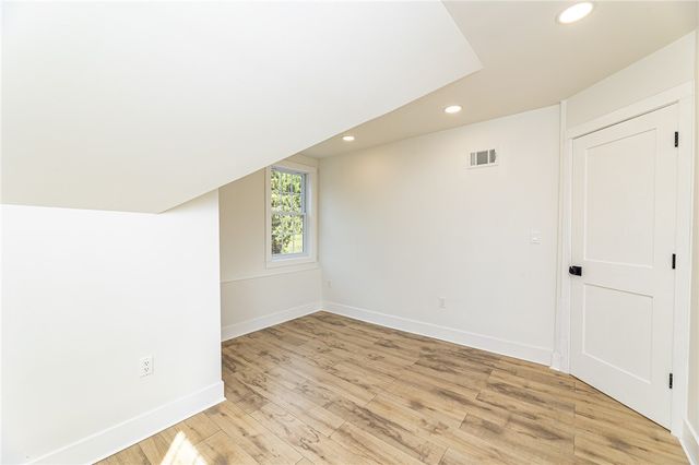 4978 South Pioneer Rd, Hampton, PA 15044