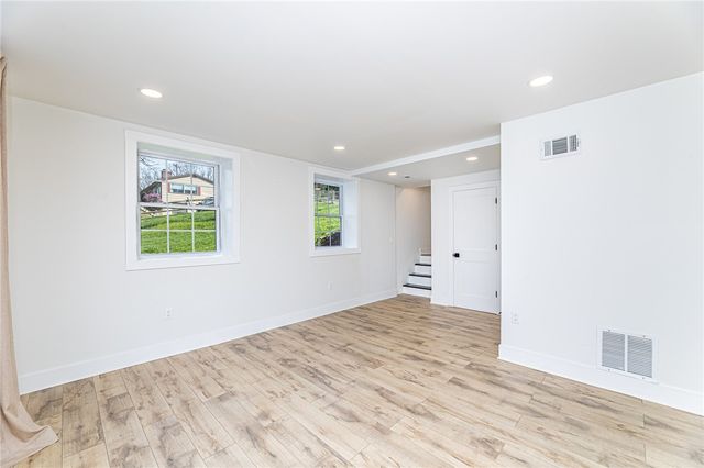 4978 South Pioneer Rd, Hampton, PA 15044