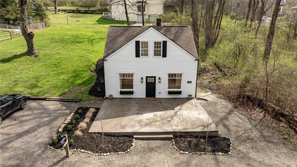 4978 South Pioneer Rd, Hampton, PA 15044