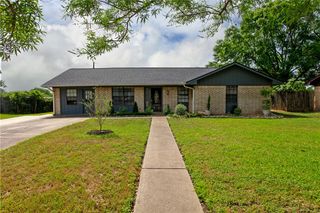 915 Pine Drive, Caldwell, TX 77836