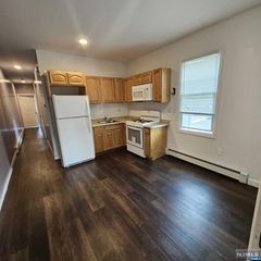 38 11th Avenue C, Newark, NJ 07107