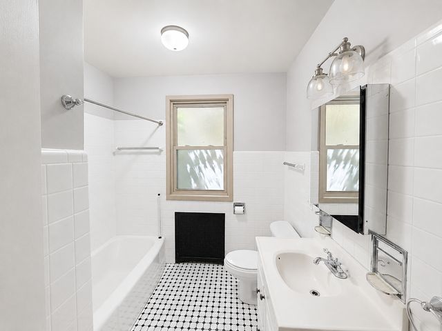 4149 N Sheridan Road 1, Chicago, IL 60613