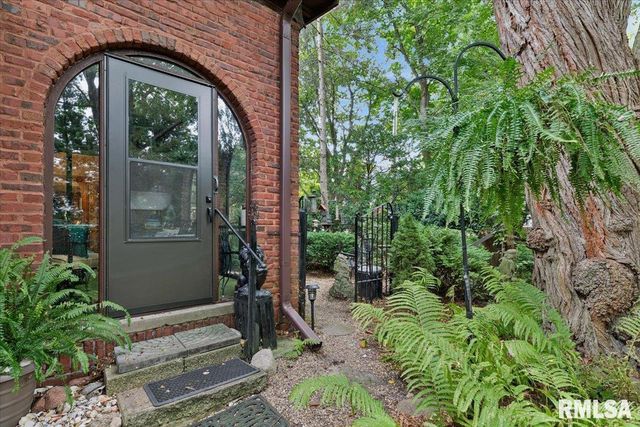 738 N BROAD Street, Galesburg, IL 61401