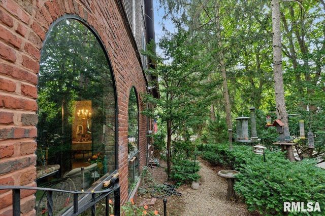 738 N BROAD Street, Galesburg, IL 61401