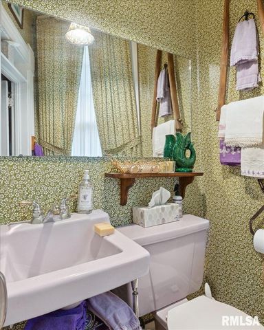 738 N BROAD Street, Galesburg, IL 61401