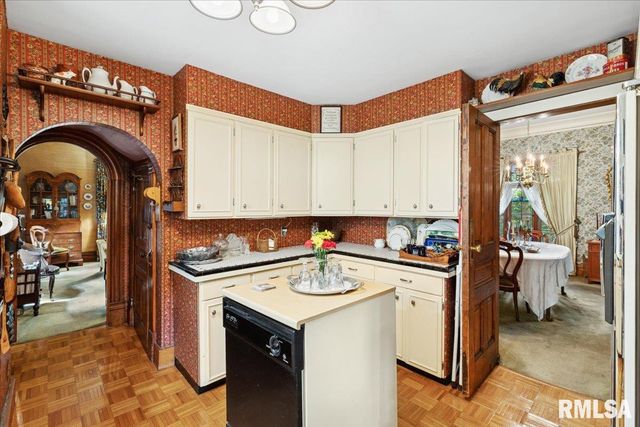 738 N BROAD Street, Galesburg, IL 61401