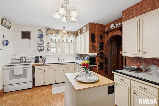 738 N BROAD Street, Galesburg, IL 61401