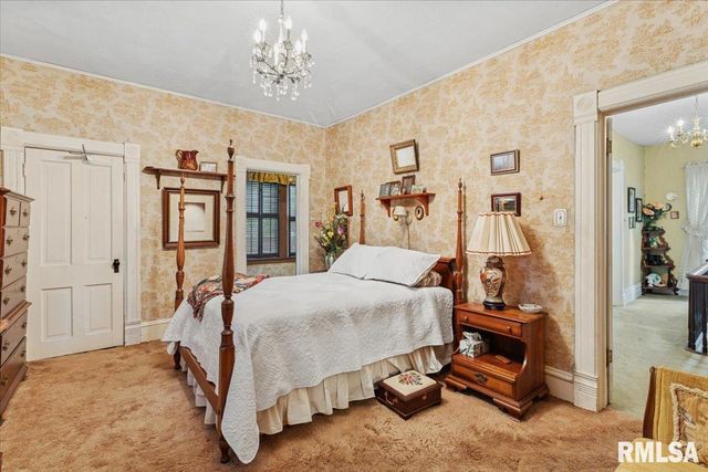 738 N BROAD Street, Galesburg, IL 61401