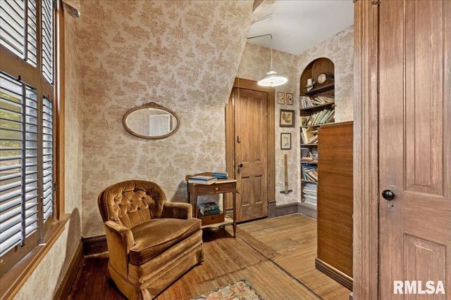 738 N BROAD Street, Galesburg, IL 61401