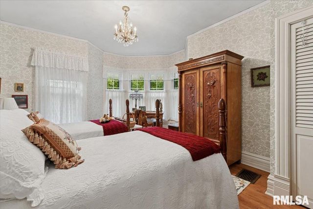 738 N BROAD Street, Galesburg, IL 61401