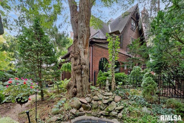 738 N BROAD Street, Galesburg, IL 61401