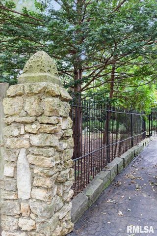 738 N BROAD Street, Galesburg, IL 61401