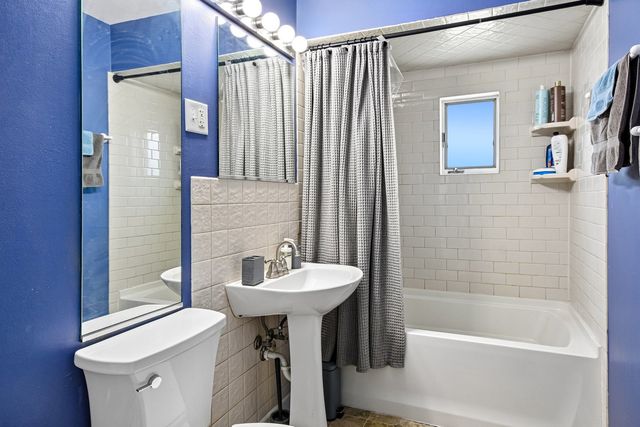 728 N Kennicott Avenue, Arlington Heights, IL 60004