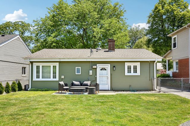 728 N Kennicott Avenue, Arlington Heights, IL 60004
