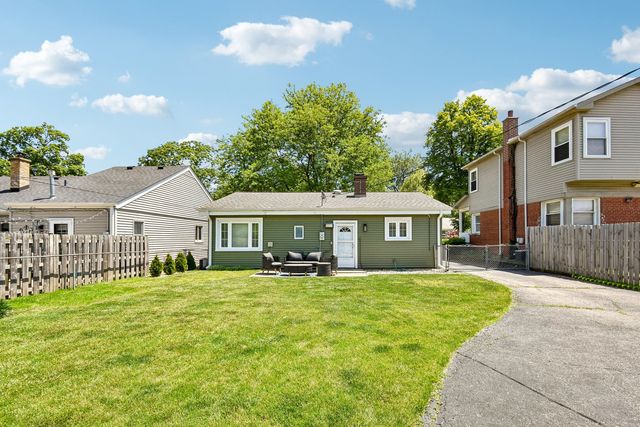 728 N Kennicott Avenue, Arlington Heights, IL 60004