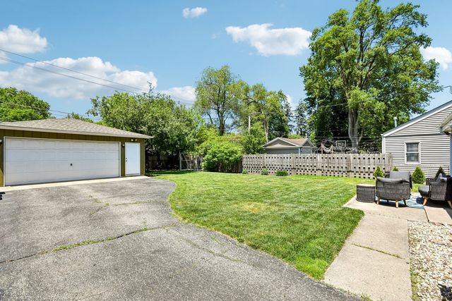 728 N Kennicott Avenue, Arlington Heights, IL 60004